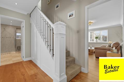 5 bedroom detached house for sale, Hubbards Chase, Hornchurch RM11