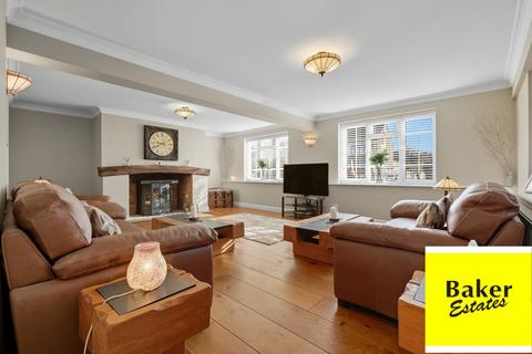 5 bedroom detached house for sale, Hubbards Chase, Hornchurch RM11