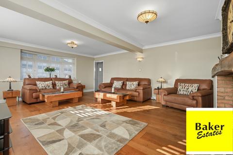 5 bedroom detached house for sale, Hubbards Chase, Hornchurch RM11
