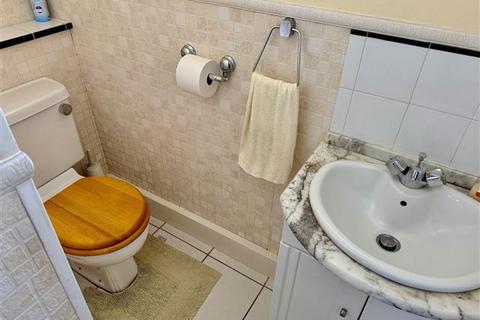 2 bedroom chalet for sale, Cleveland Road, Worthing, West Sussex, BN13 2ET