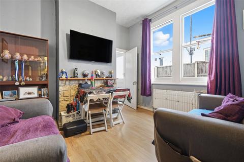 2 bedroom apartment for sale, Whitegate Road, Southend-on-Sea, Essex, SS1