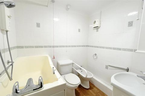 1 bedroom apartment for sale, Lymington Road, Highcliffe, Christchurch, Dorset, BH23