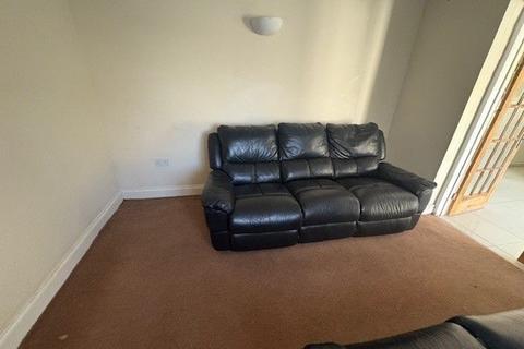 2 bedroom bungalow to rent, Flat J,    Liverpool Road, Luton