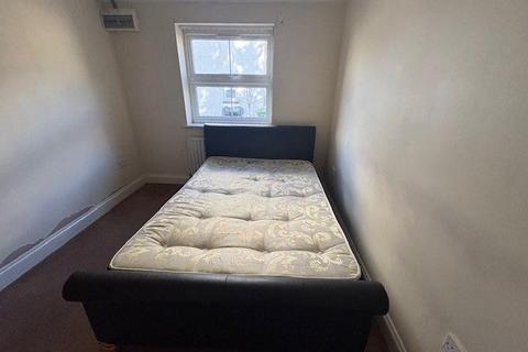 2 bedroom bungalow to rent, Flat J,    Liverpool Road, Luton