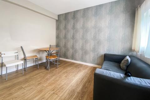 2 bedroom flat to rent, Newport Road, Cardiff, CF24