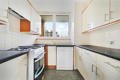 3 bedroom flat for sale, Plough Way, London, SE16