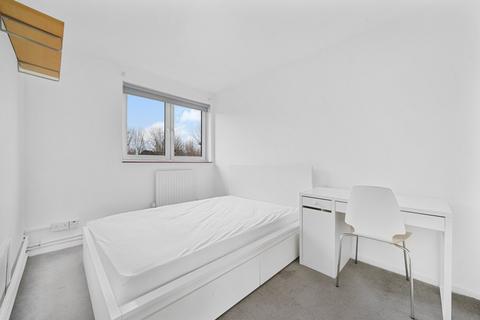 3 bedroom flat for sale, Plough Way, London, SE16