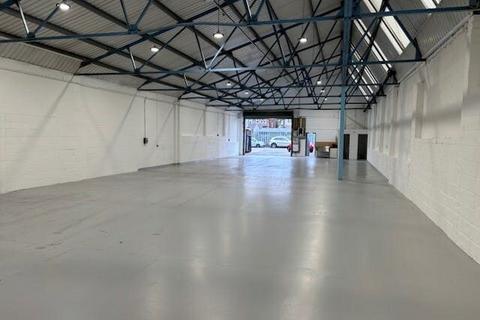 Distribution warehouse to rent, 166 Feltham Rd Ashford TW15 1YQ