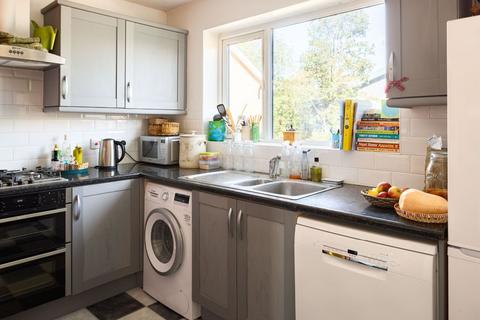 2 bedroom maisonette for sale, Rowntree Road, near the Green