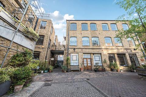 Office to rent, 38 Kingsland Rd London E2 8DD