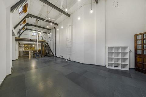 Retail property (high street) to rent, 2A East Mount St London E1 1BA