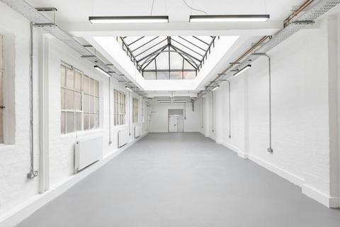 Industrial unit to rent, 237 Hackney Rd London E2 8NA