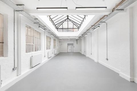 Industrial unit to rent, 237 Hackney Rd London E2 8NA