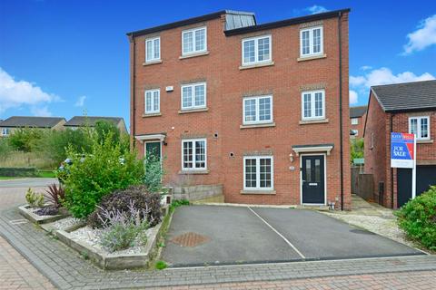 4 bedroom semi-detached house for sale, Rutland Court, Leeds