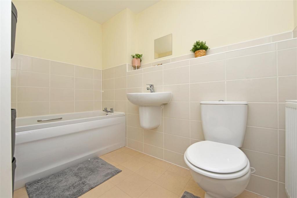 Bathroom / WC: