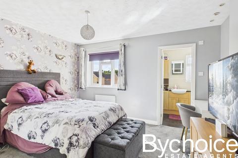 4 bedroom detached house for sale, Grenadier Road, Haverhill, Suffolk