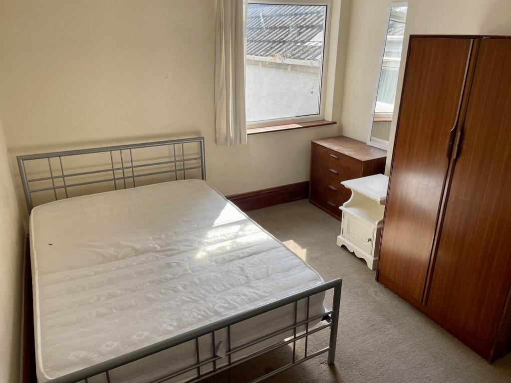 Bed 2, 1