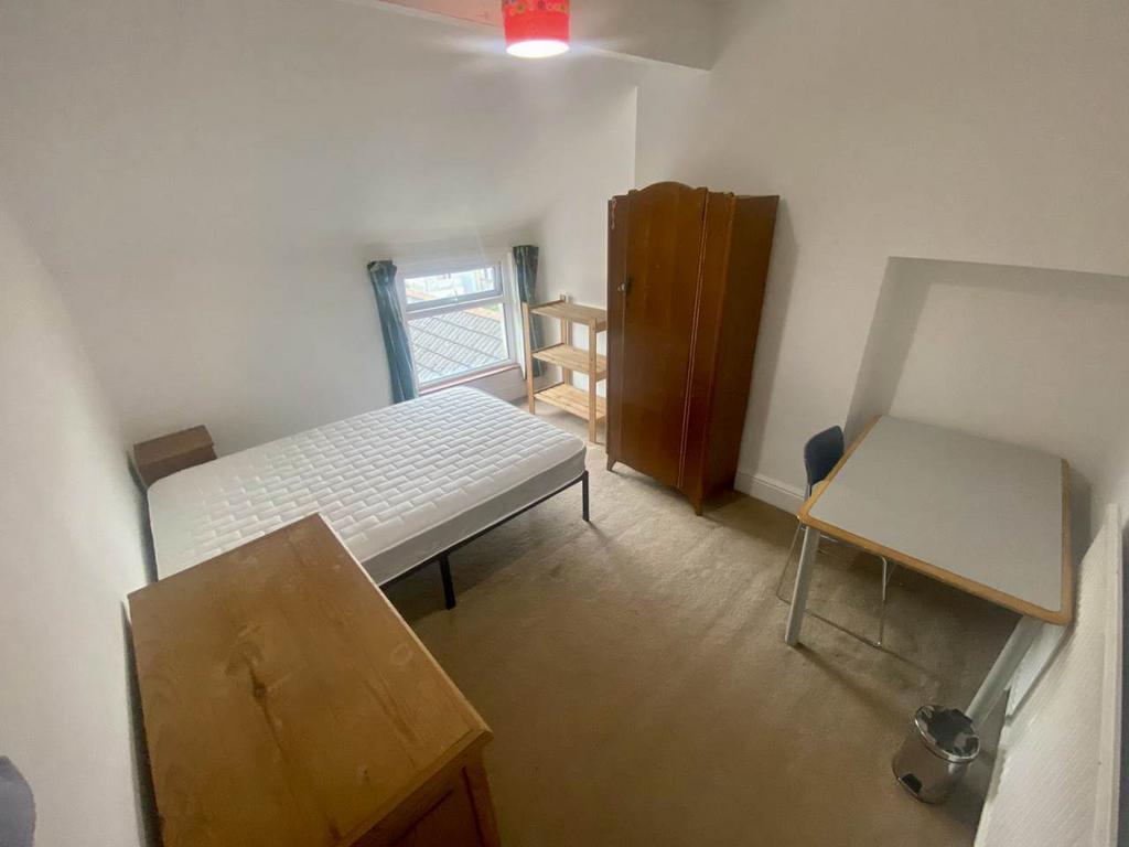 Bed 4, 1