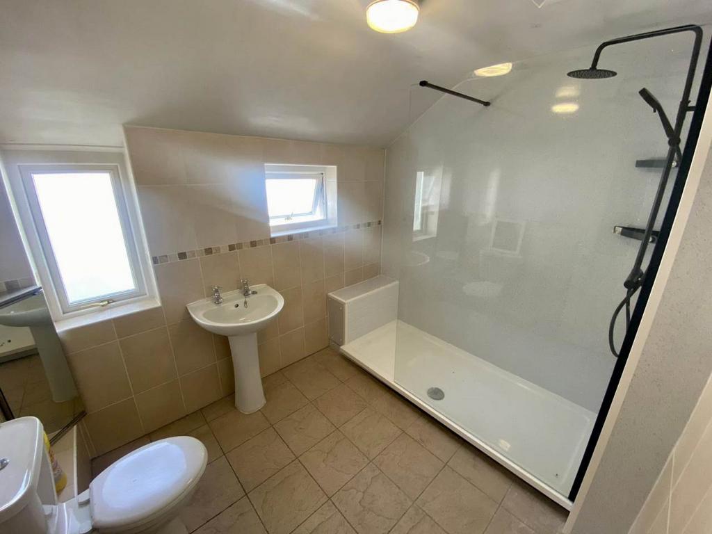 Bathroom 1, 1