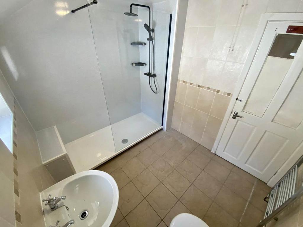 Bathroom 1, 2