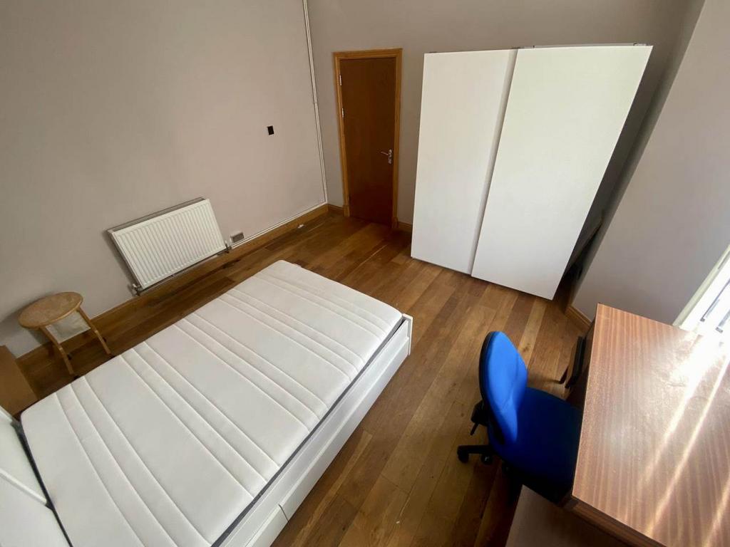 Bed 3, 2