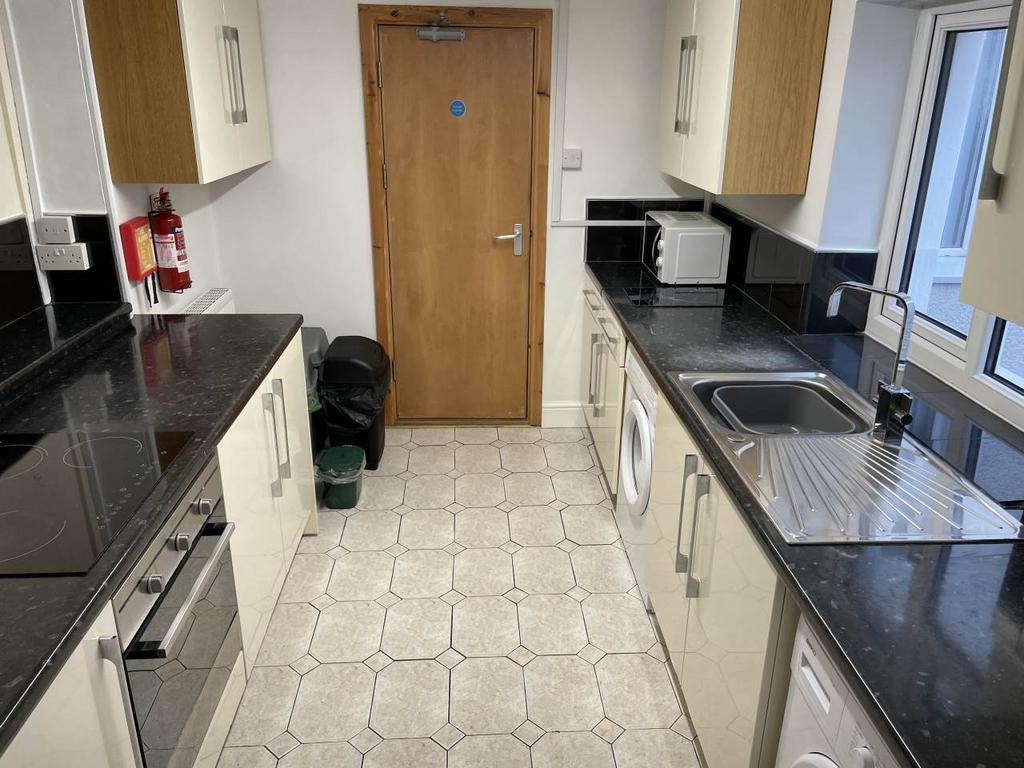Kitchen 1