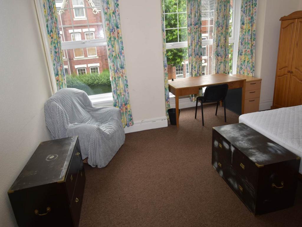 Bedroom 4 photo 2