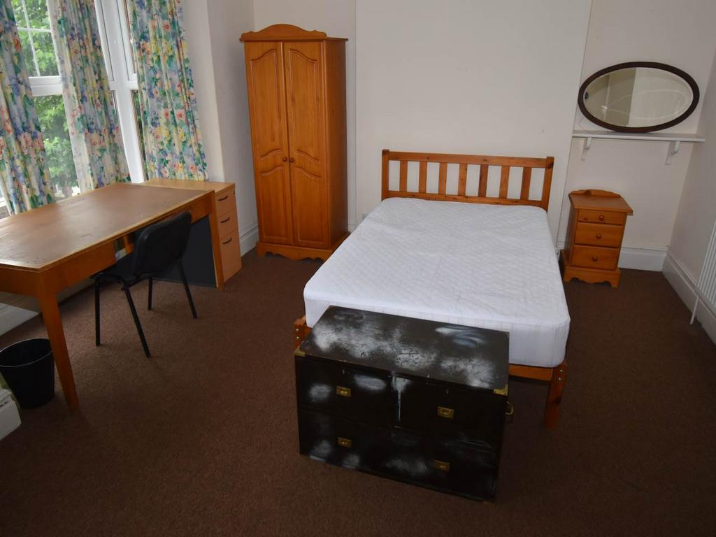 Bedroom 4 photo 1