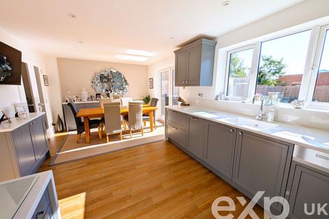 4 bedroom detached house for sale, Cliveden Close, Maidstone ME16
