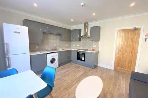 3 bedroom flat to rent, Gwydr Crescent, Uplands, , Swansea