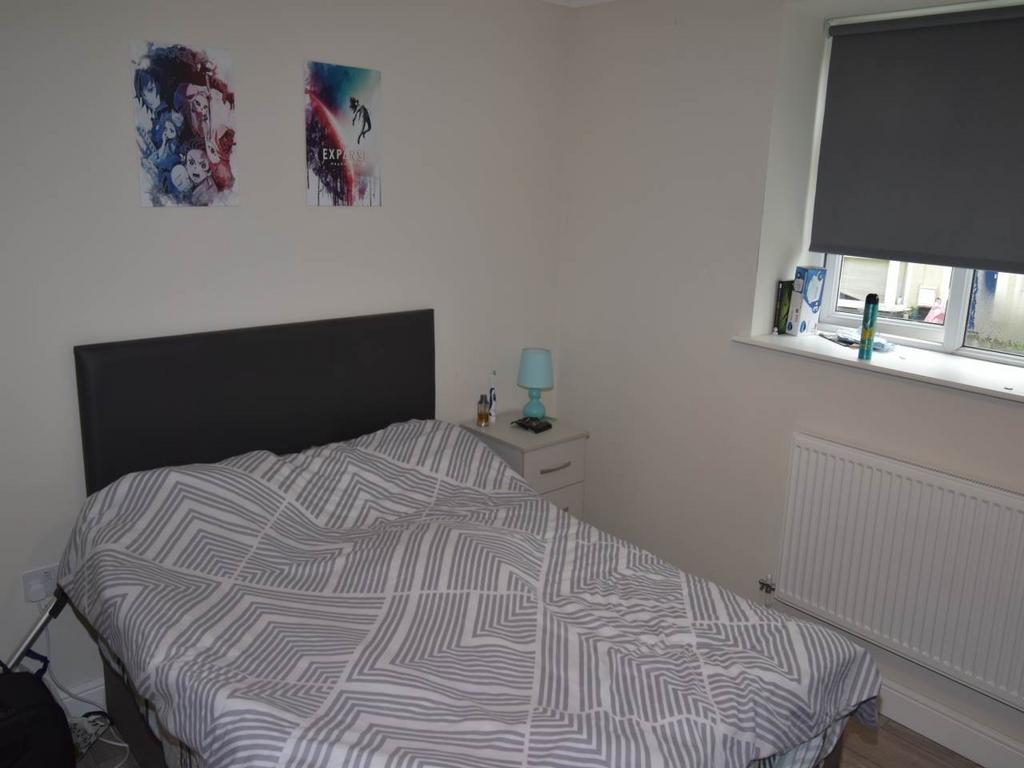 Bedroom 1 photo 2