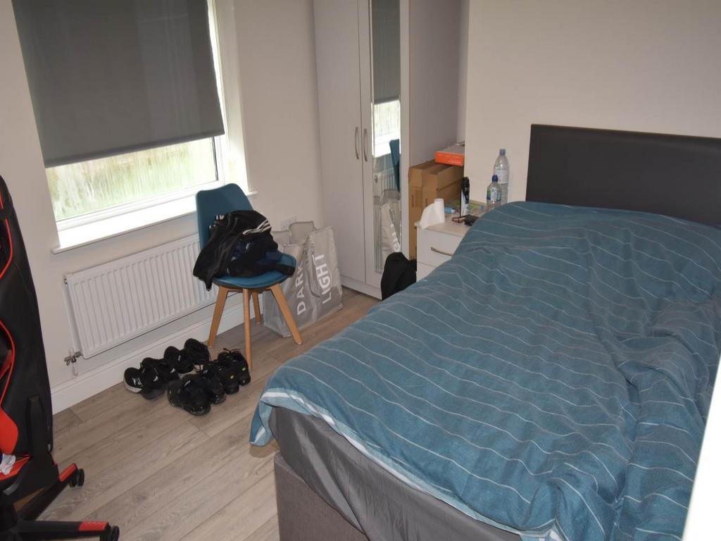 Bedroom 3 photo 1