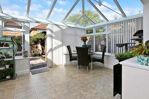 3 bedroom detached house for sale, Central Avenue, Canvey Island SS8