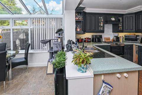 3 bedroom detached house for sale, Central Avenue, Canvey Island SS8