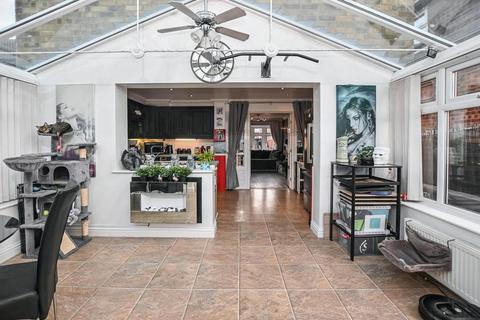 3 bedroom detached house for sale, Central Avenue, Canvey Island SS8