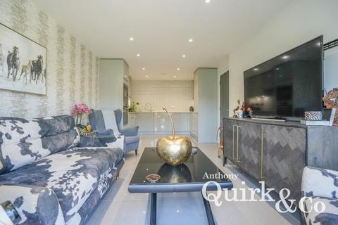 2 bedroom apartment for sale, High Road, Benfleet, SS7