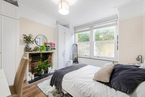 2 bedroom flat for sale, Penwith Road, London, SW18