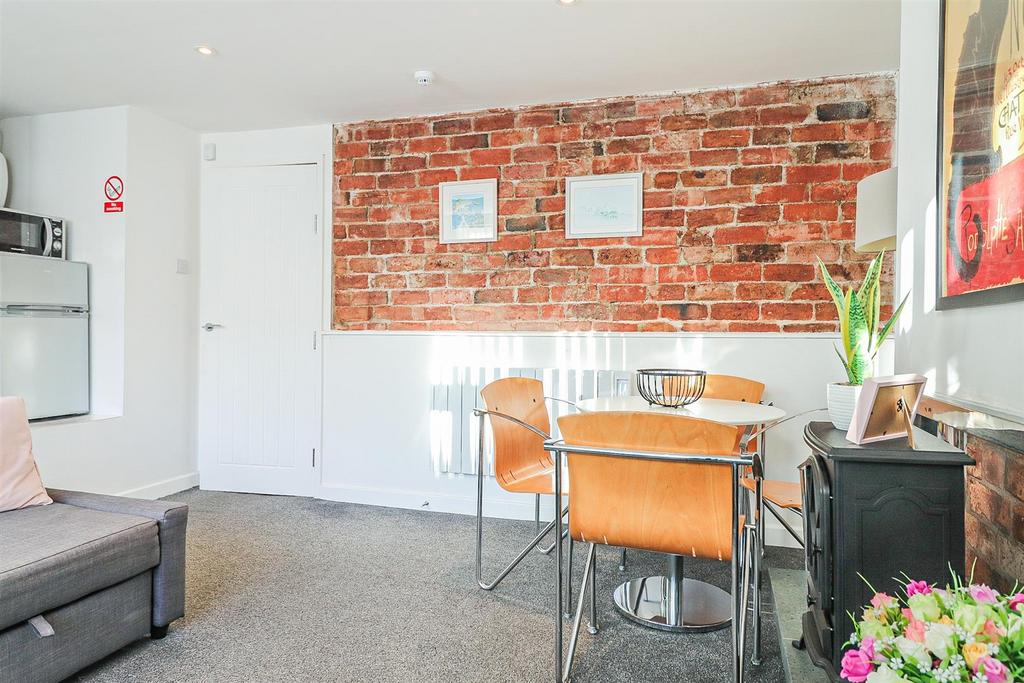 Living/Kitchen