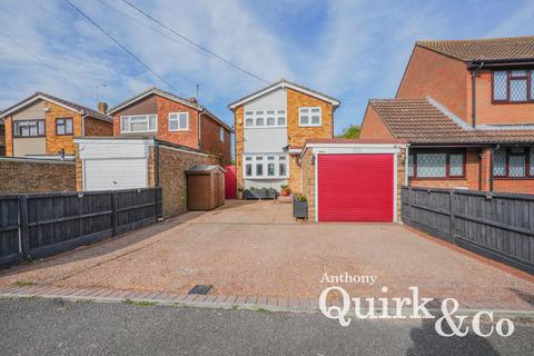 3 bedroom detached house for sale, Central Avenue, Canvey Island, SS8