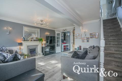3 bedroom detached house for sale, Central Avenue, Canvey Island, SS8