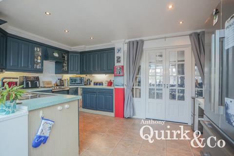 3 bedroom detached house for sale, Central Avenue, Canvey Island, SS8