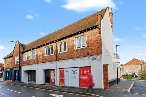 Retail property (high street) to rent - Swan Lane, Evesham