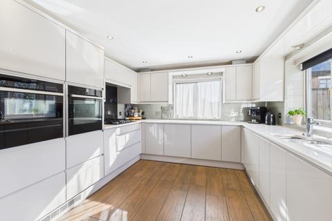 5 bedroom detached house for sale, Bridle Path, Brafield On The Green, NN7 1BP