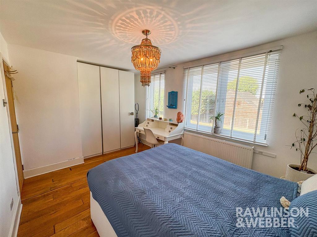 Masterbedroom2.jpg