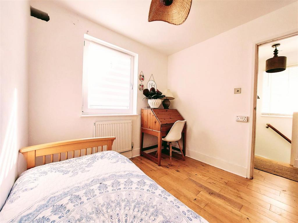 Smallbedroom1.jpg