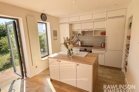 2 bedroom semi-detached house for sale, Walton Road, West Molesey KT8
