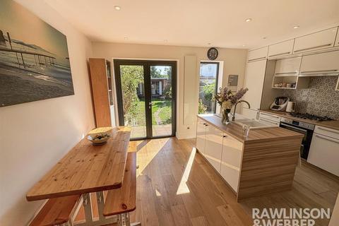 2 bedroom semi-detached house for sale, Walton Road, West Molesey KT8