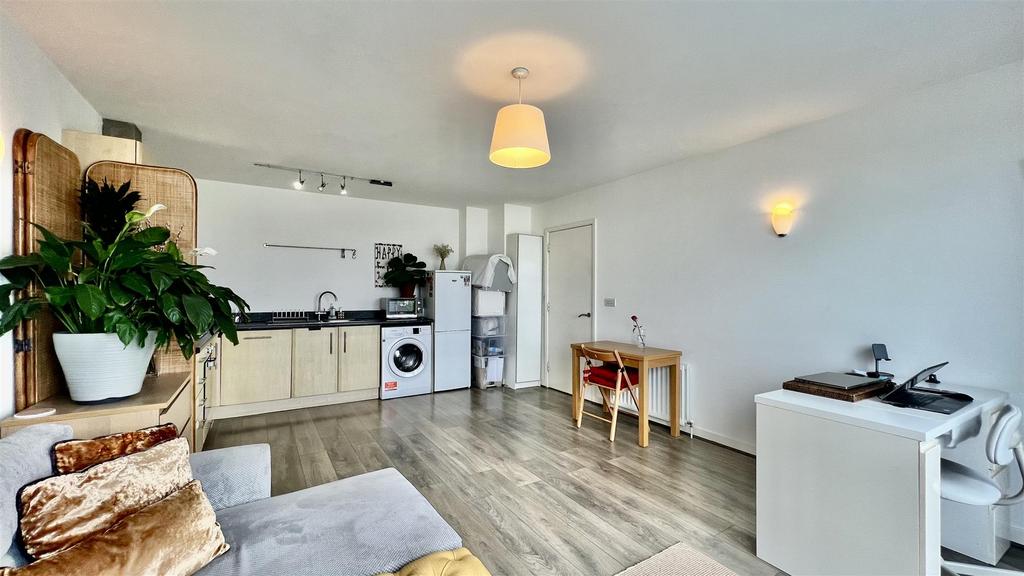Kitchen/ Reception Room