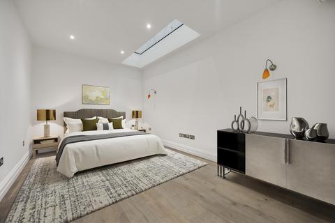 4 bedroom terraced house to rent, Roland Way, South Kensington, London, SW7