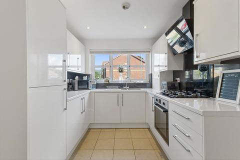 23 Fir Tree Court, Knottingley, WF11 8FA